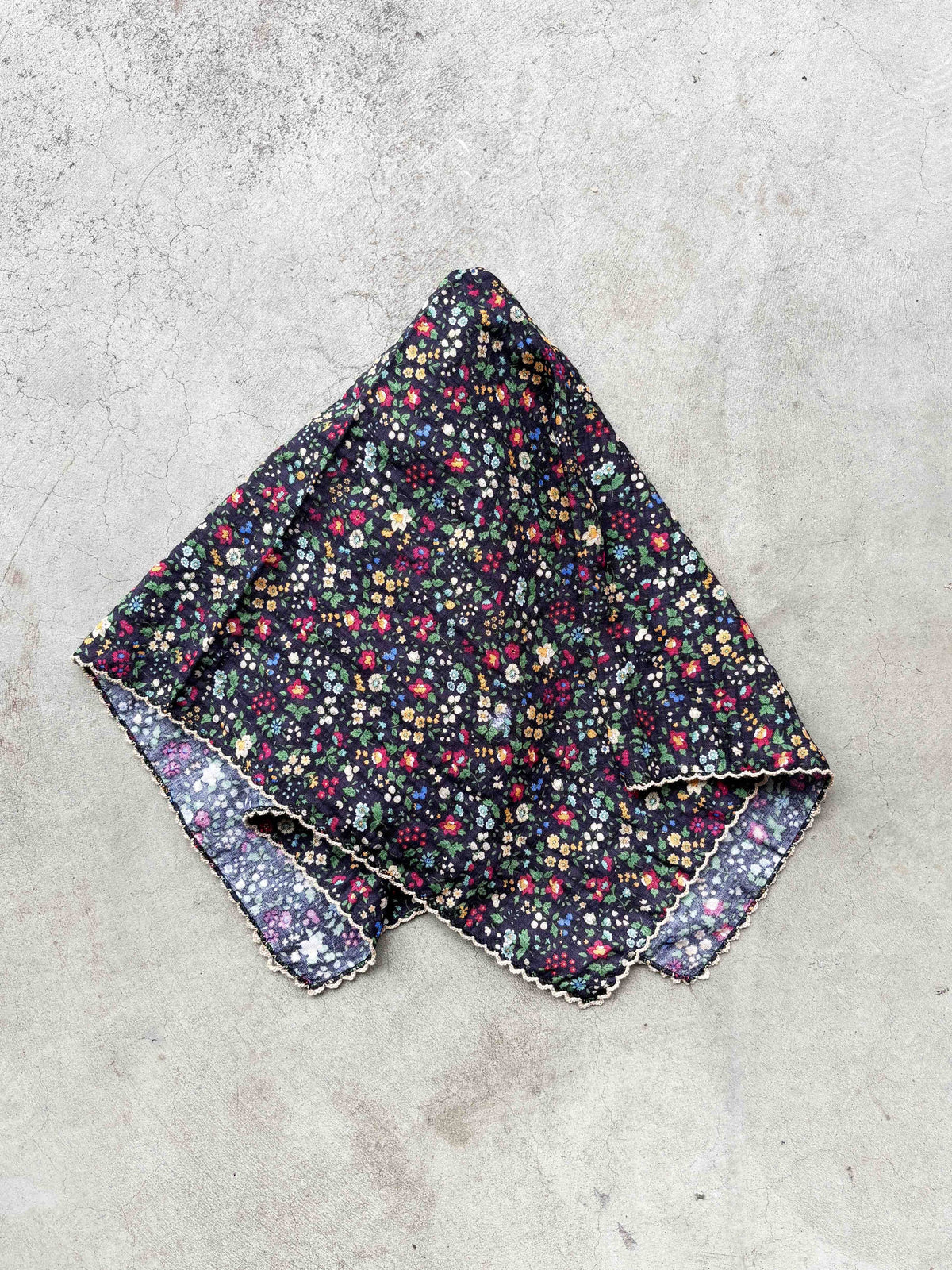 Vintage Ditsy Floral Scarf: Black
