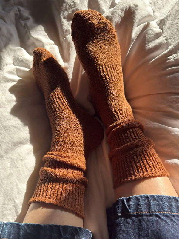 Airy Puffin Socks: Whisky