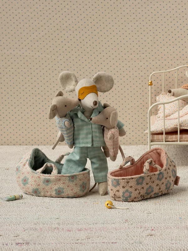 Baby Mouse in Carry Cot: Blue
