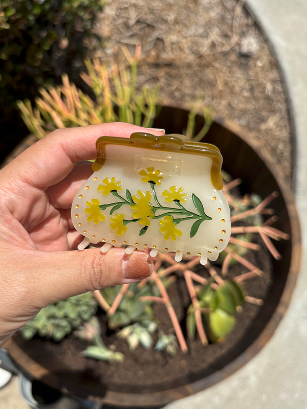 Vintage Floral Coin Purse Hair Claw: Oatmeal