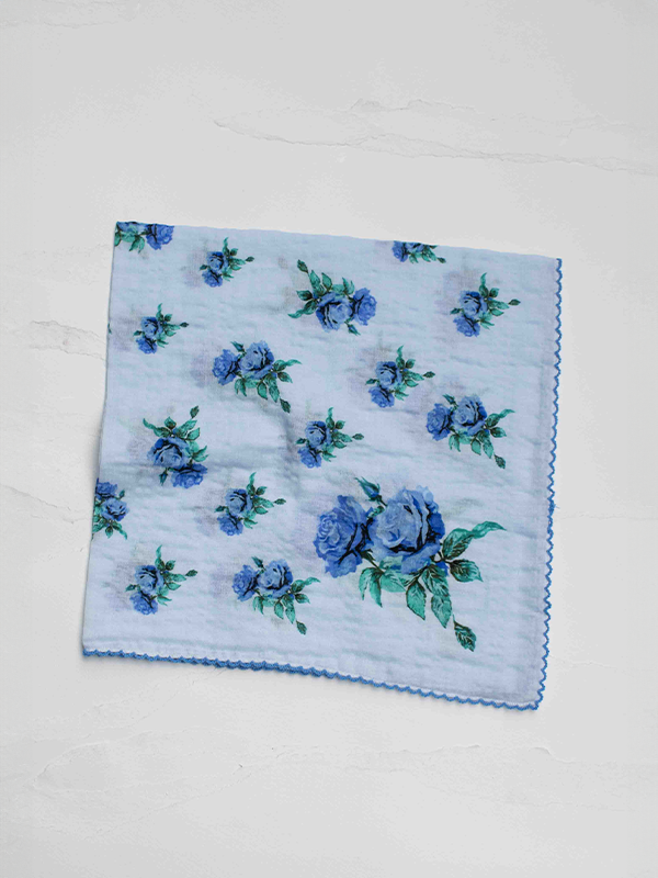Vintage Rose Print Scarf: Blue