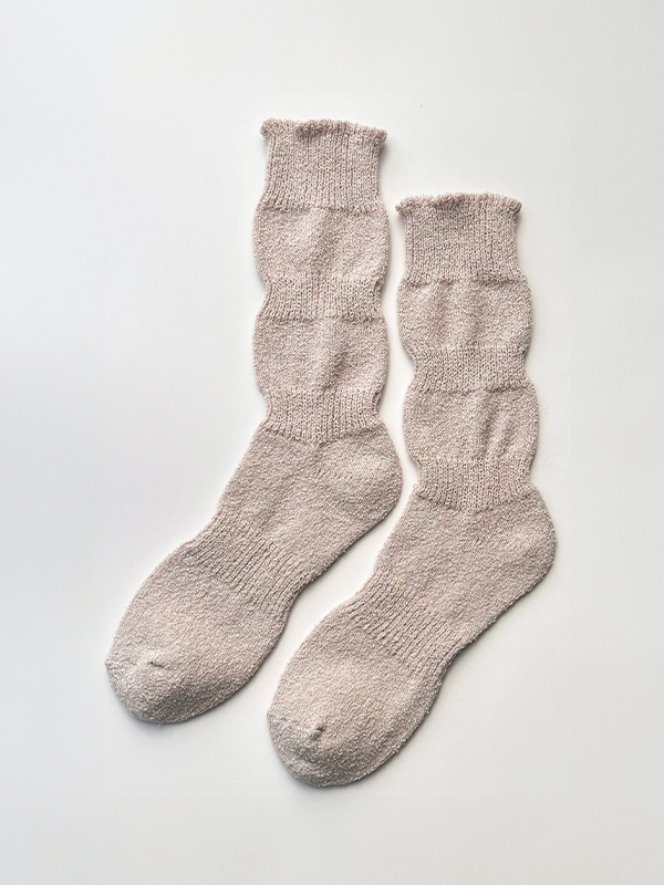 Airy Puffin Socks: Whole Wheat