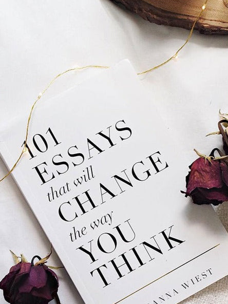101 Essays That Will Change The Way You Think: Paperback