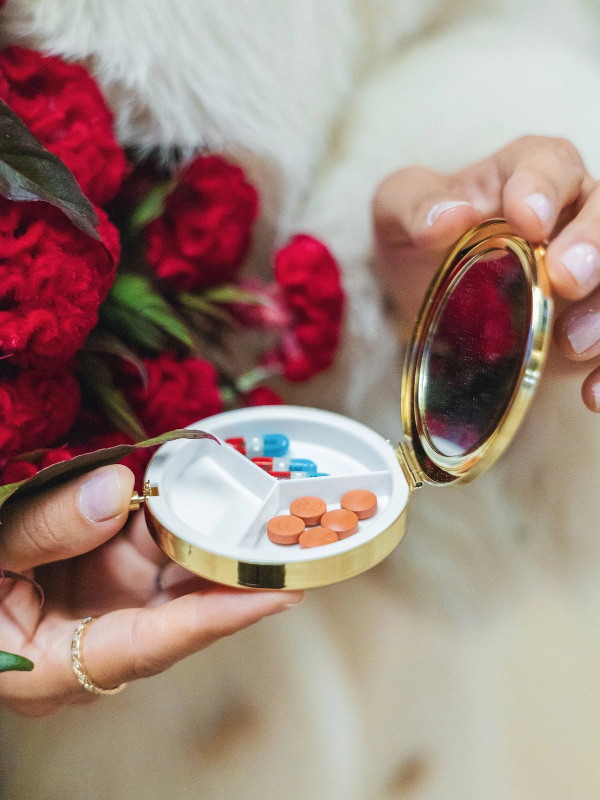 Handbag Hero Pill Compact: Vintage Drugs (Red)