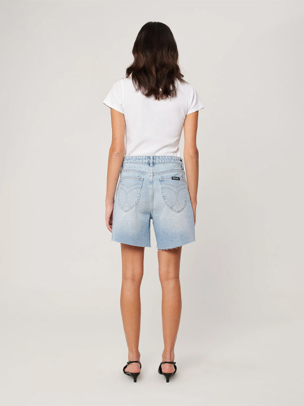 90s-inspired relaxed-fit shorts in a light vintage blue color, featuring a casual, comfortable design perfect for warm weather and styled with a retro vibe.