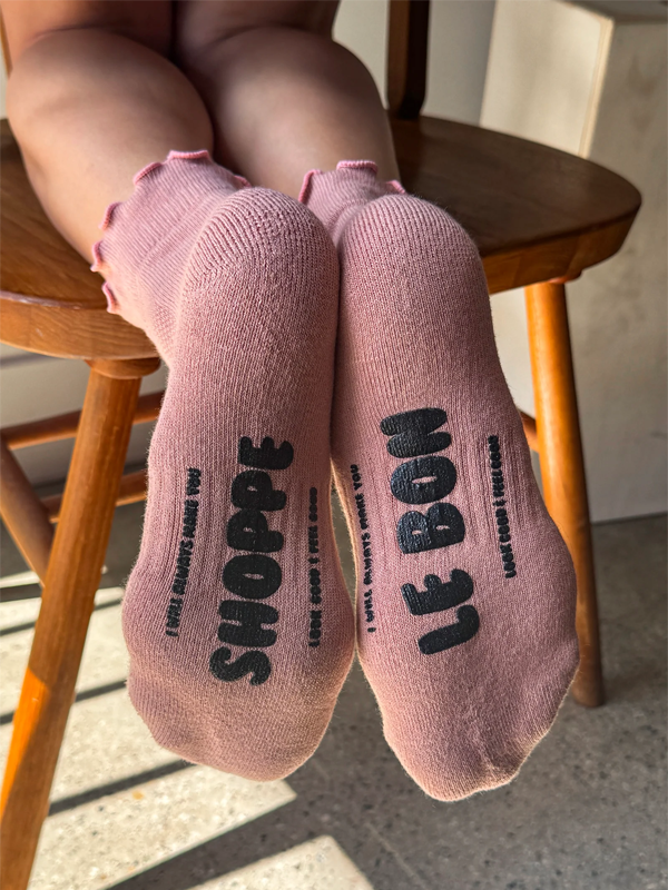 Ruffled Hugger Crew Socks: Vintage Pink/Black