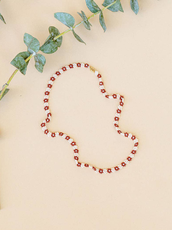 Zara Necklace: Ivory Daisy