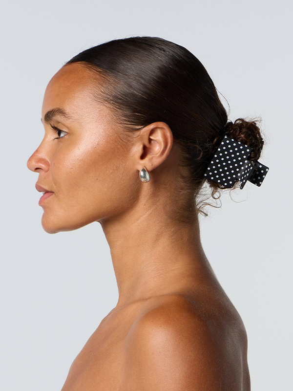 Pia Clip: Noir Polka