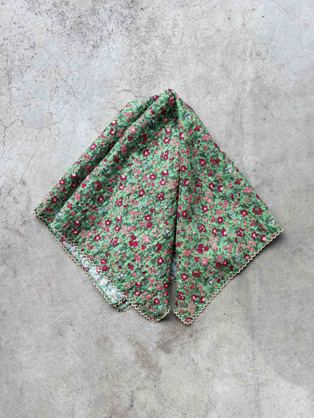 Vintage Ditsy Floral Scarf: Green