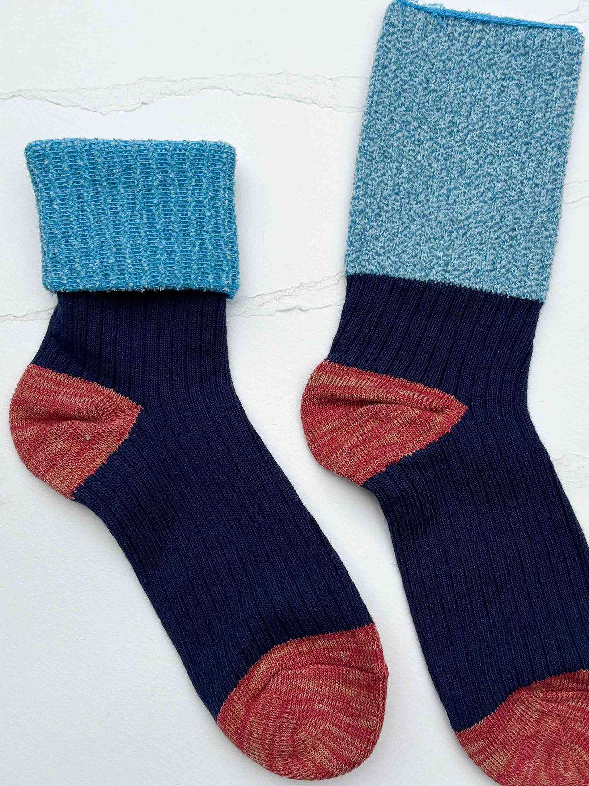 Color Block Textured Crew Socks: Blue/Navy