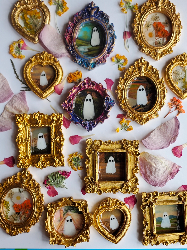 A whimsical magnet featuring playful ghosts relaxing on vacation.