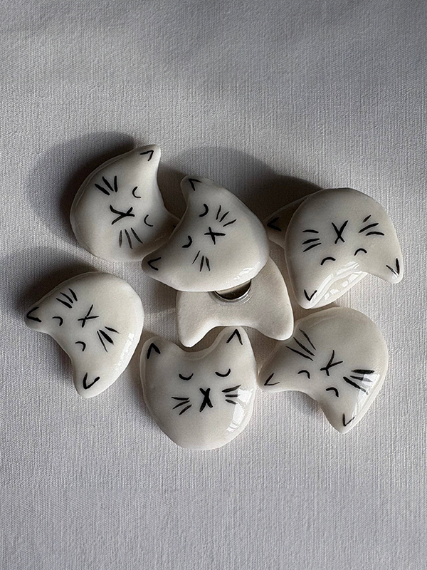 Porcelain Kitty Head Magnet