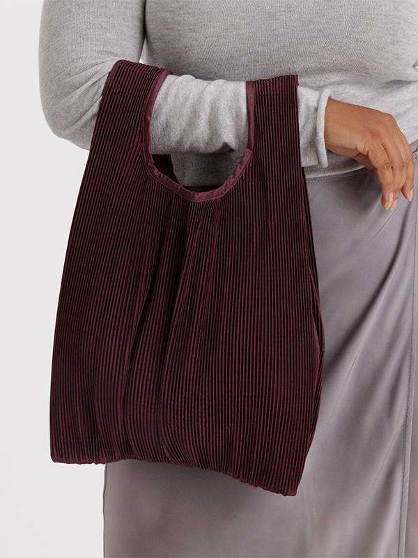 Pleated Baggu: Mahogany