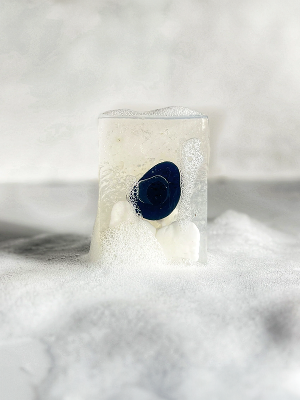 Moonlight Gemstone Bar Soap in Golden Honey with Obsidian – A luxurious bar soap infused with the warm, sweet scent of golden honey and the protective energy of obsidian, perfect for a grounding and nourishing cleanse.