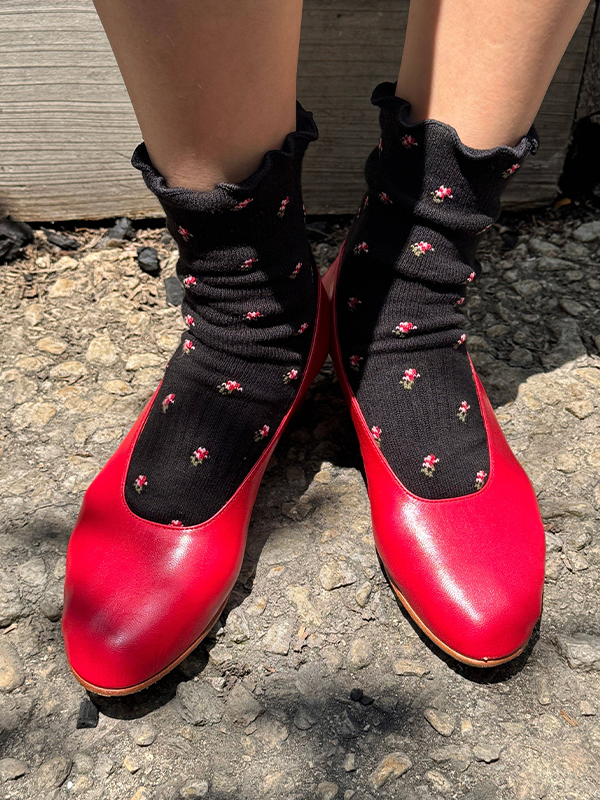 Petal Ruffled Hugger Crew Socks: Black Petal