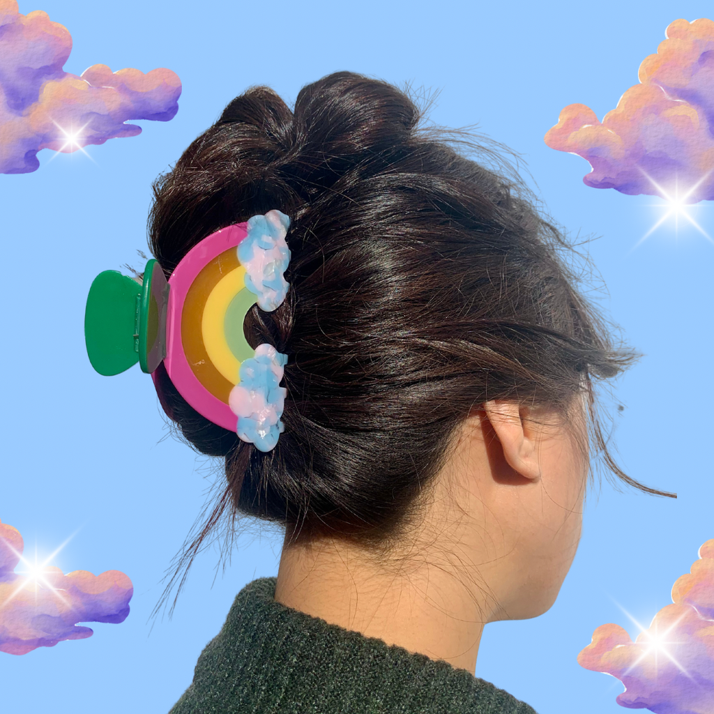 Rainbow Hair Claw – Add a pop of color and charm to your hairstyle with this vibrant rainbow hair claw! A playful and bold accessory to brighten up your look.