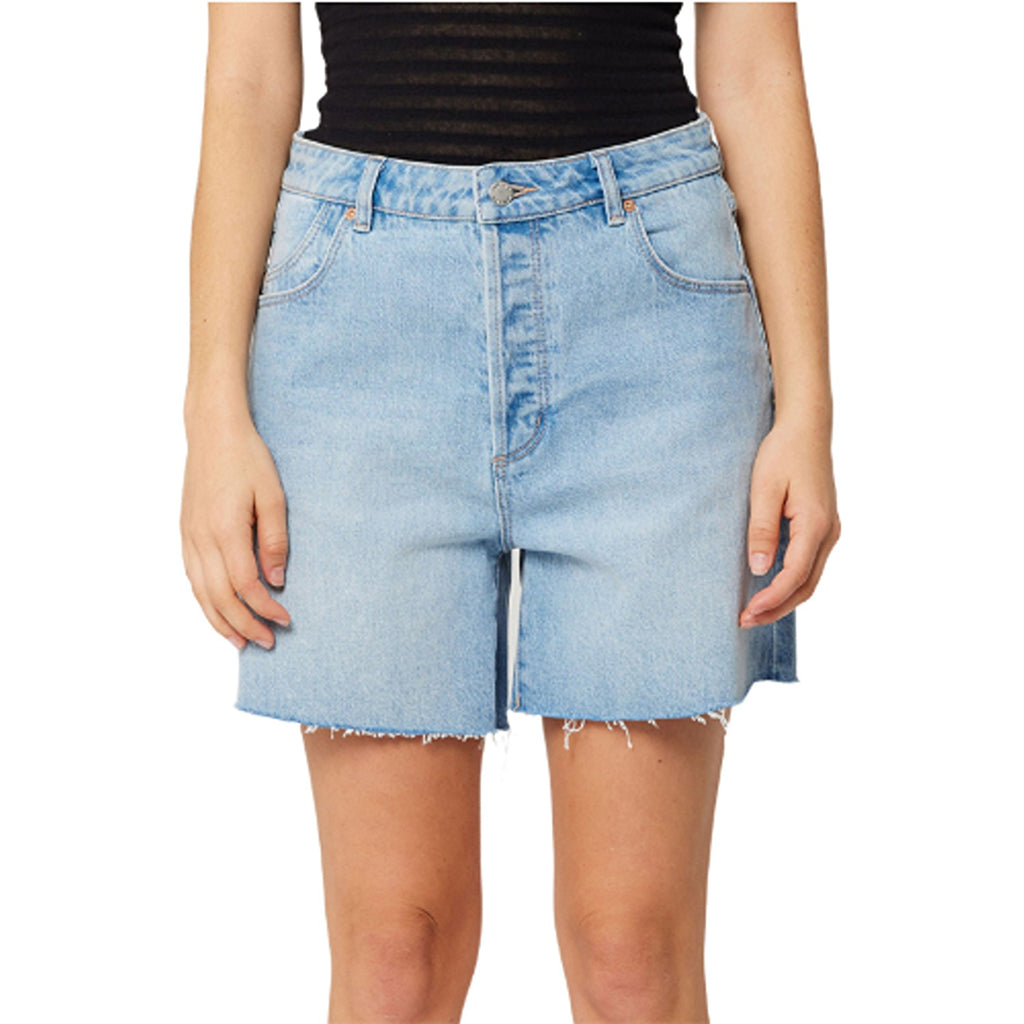 90s-inspired relaxed-fit shorts in a light vintage blue color, featuring a casual, comfortable design perfect for warm weather and styled with a retro vibe.