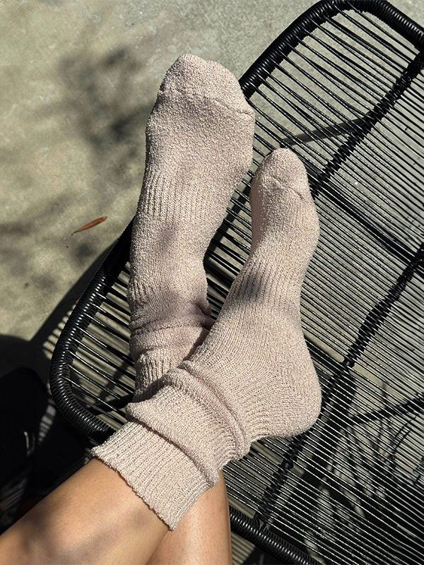 Airy Puffin Socks: Whole Wheat