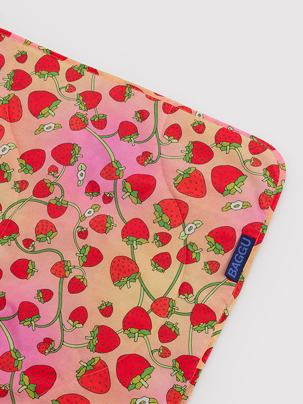 Puffy Picnic Blanket: Strawberry Blossom