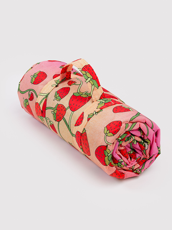 Puffy Picnic Blanket: Strawberry Blossom