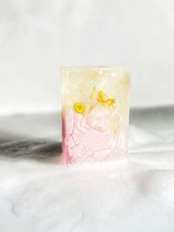 Spirited Sunset Gemstone Bar Soap in Wild Rose with Rose Quartz – A beautifully crafted bar soap featuring a delicate wild rose scent and infused with rose quartz crystals for a touch of love, harmony, and self-care.
