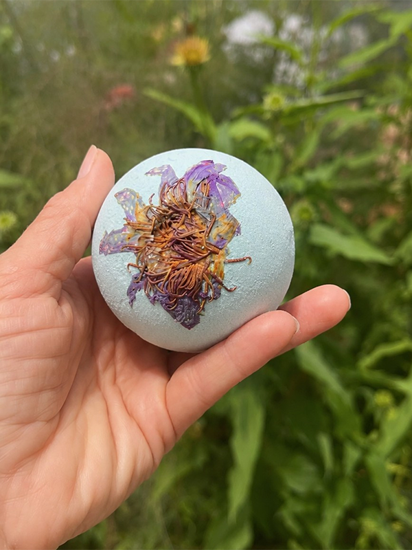 Sunlit Path Bath Bomb in Tea Olive