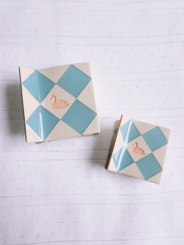 Swan Patchwork Claw: XL